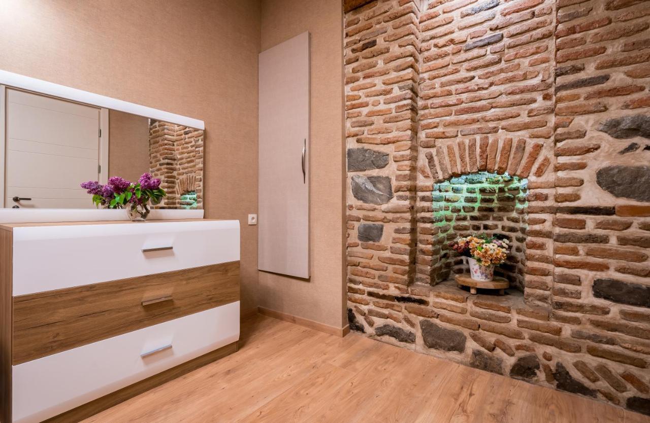 Sololaky Wall Тбилиси Екстериор снимка